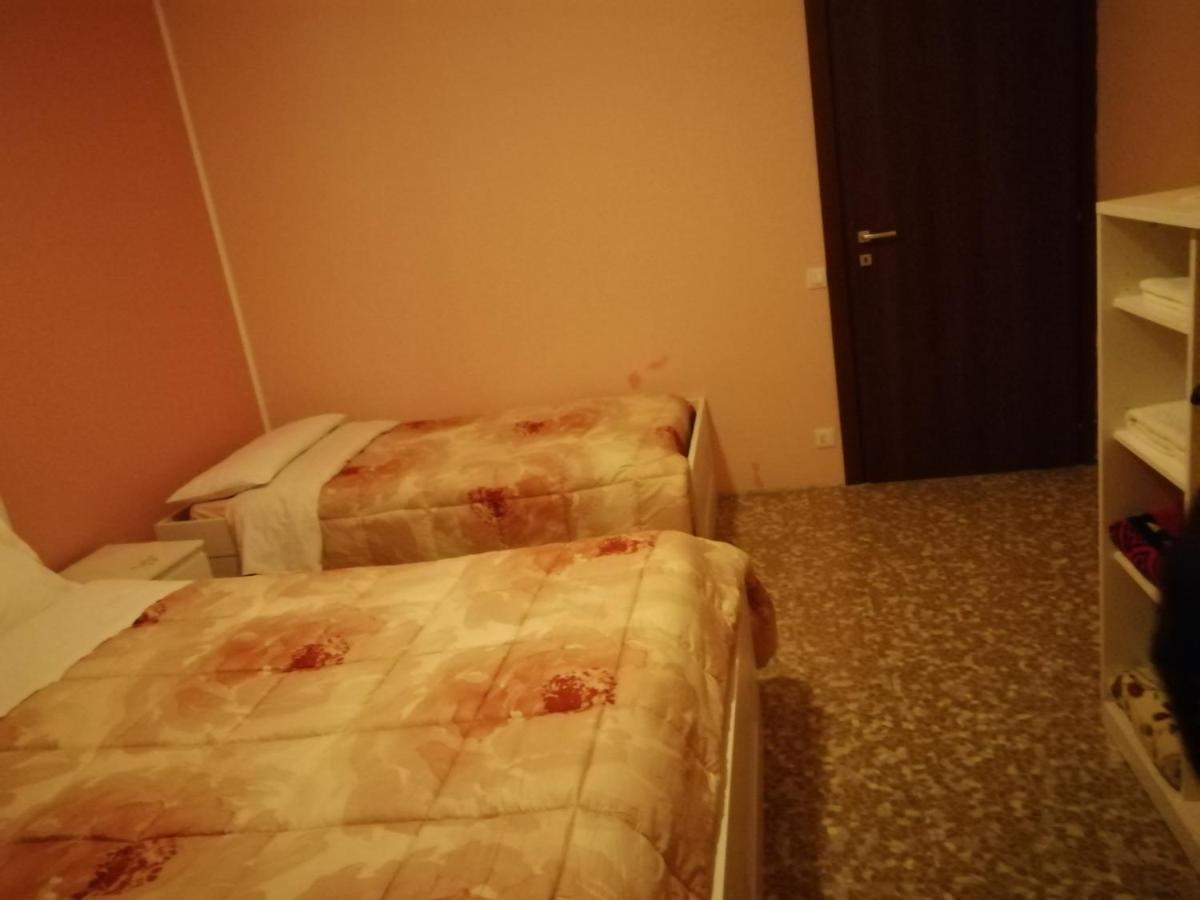 Aeroporto Room Azzano San Paolo Eksteriør bilde